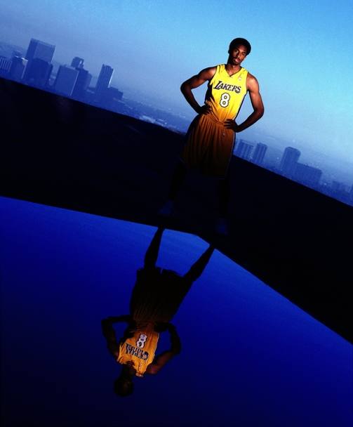 2000 Kobe con lo skyline di Los Angeles(Nba/Getty)
